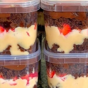 Bolo de Pote de Chocolate com Morango Fit