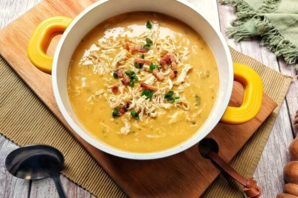 Caldo de Frango com Batata