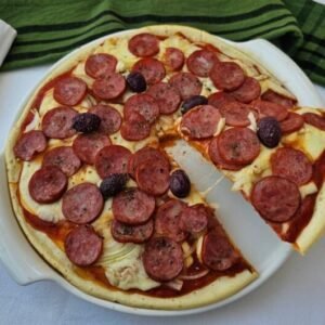 Pizza de Calabresa Fácil