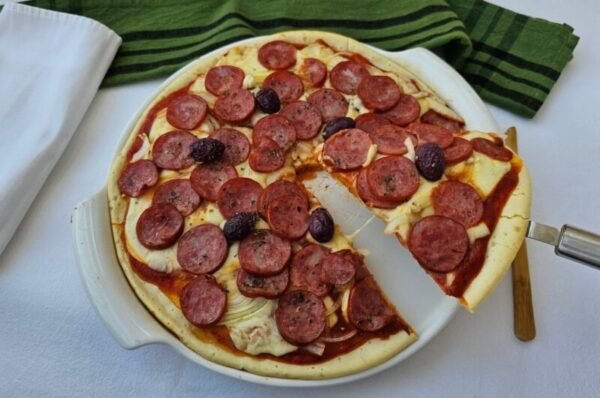 Pizza de Calabresa Fácil