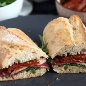 Sanduíche de Pato Defumado, Tomate Seco e Rúcula