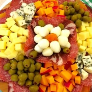Tábua de Frios Natalina: Uma Mescla de Sabores para Todos os Gostos