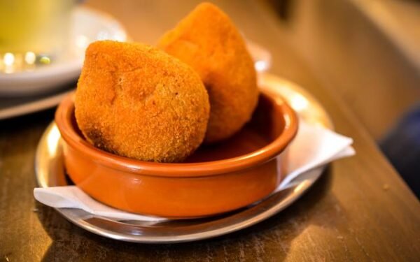 Coxinha de Galinha com Recheio de Milho: Uma Versão Junina da Clássica