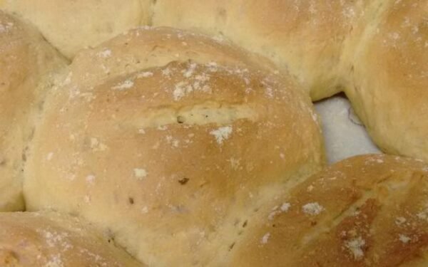 Pão de Milho com Queijo: O Aperitivo Ideal para o Arraiá