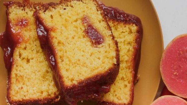 Bolo de Fubá com Goiabada: Combinação Típica para a Festa Junina
