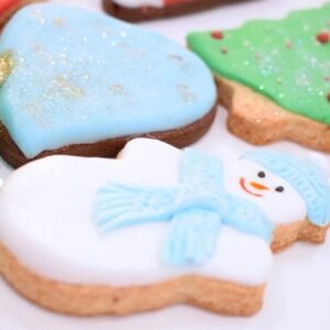 Biscoitos Decorados com Glacê Real: Diversão para a Família