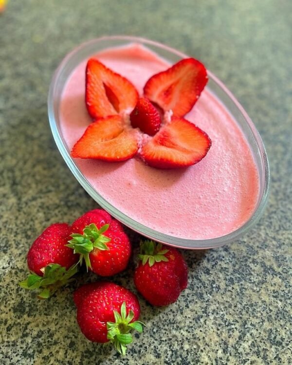 Mousse de Iogurte com Morango