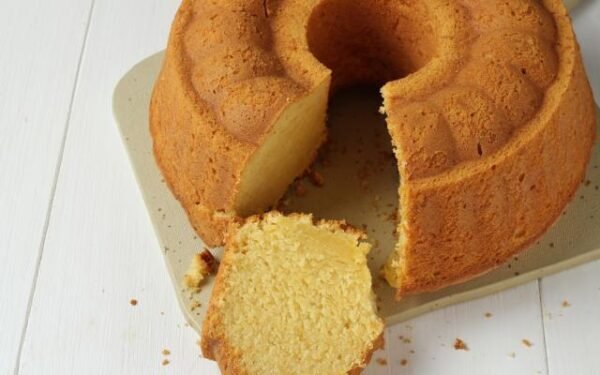 Bolo de Mandioca Simples e Fofinho